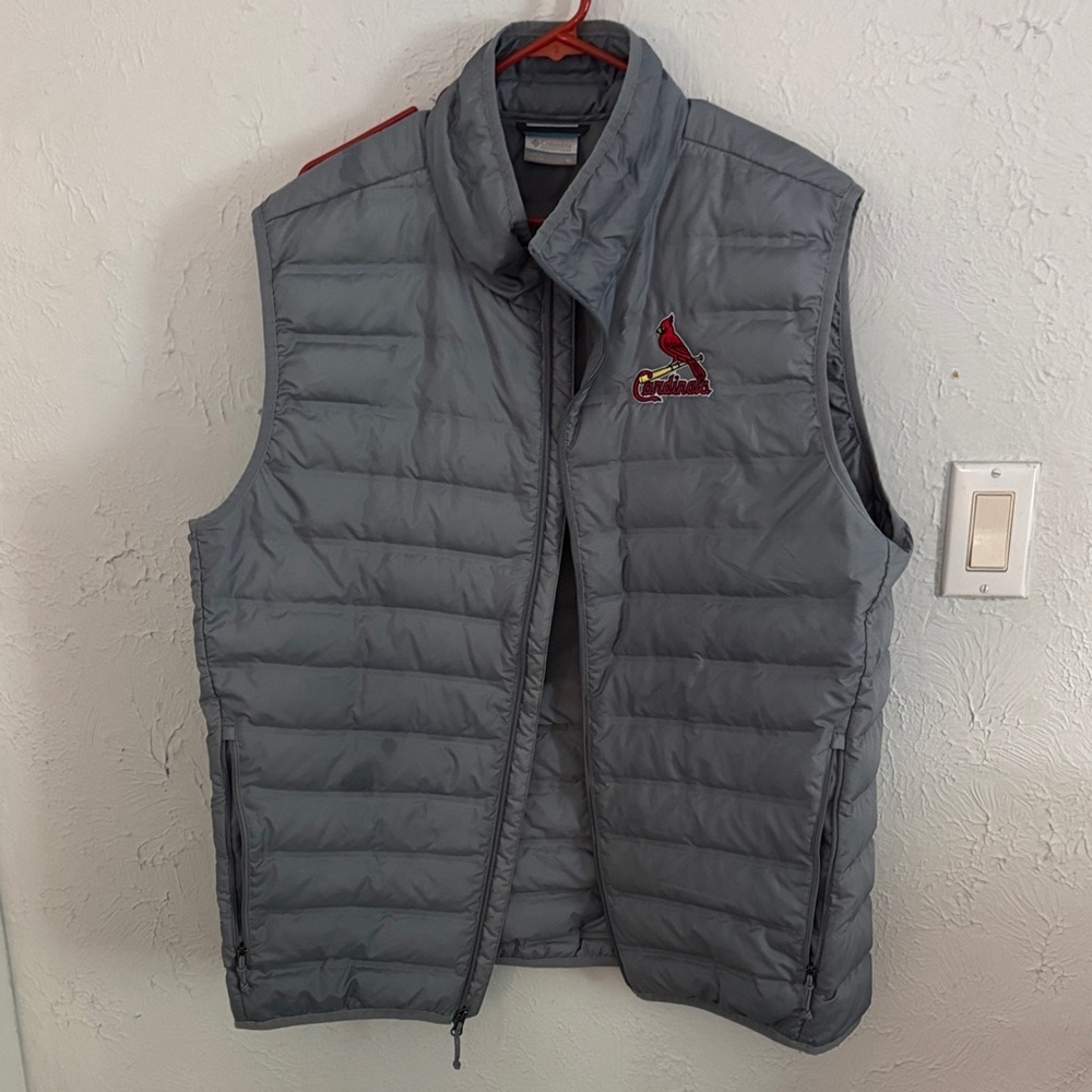 Mens XL Grey Columbia lightweight down Puffer Vest with STL Cardinals Logo